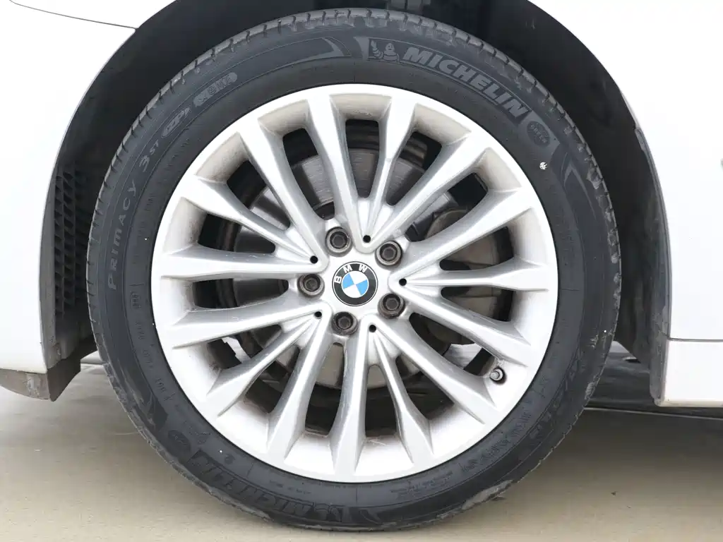 BMW 5 Series — миниатюра 5