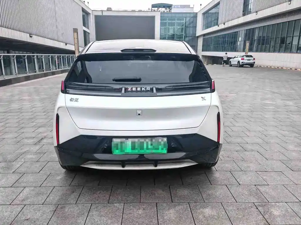 Zeekr X 2025 мест