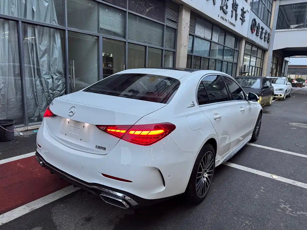 Mercedes-Benz C-Class — миниатюра 7