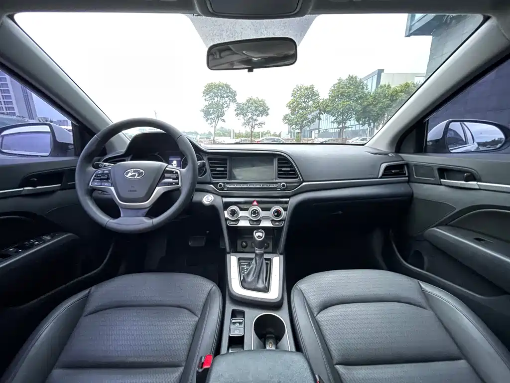 Hyundai Elantra — миниатюра 7