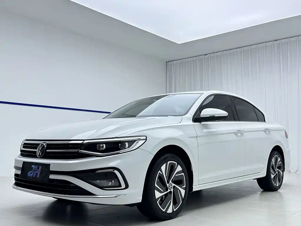 2022 Volkswagen Bora - zdjęcie 1 z 22