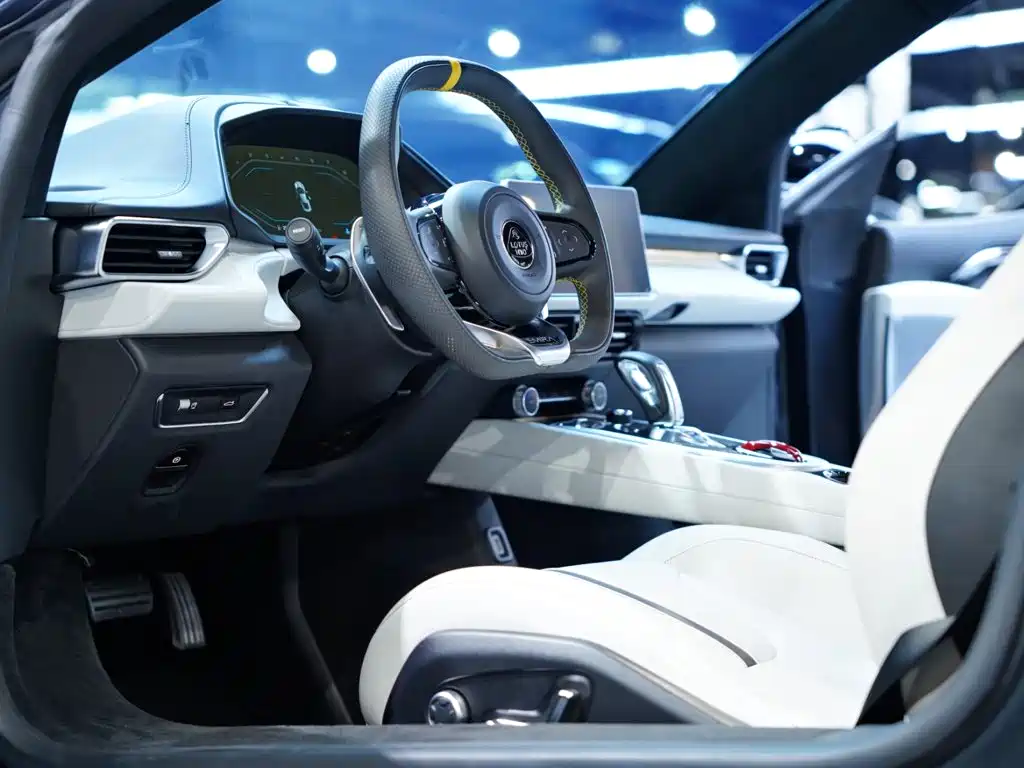 Lotus Emira — миниатюра 16