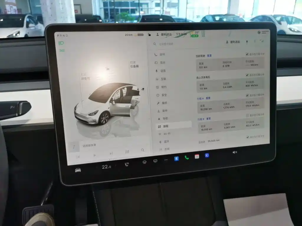 Tesla Model Y — миниатюра 12