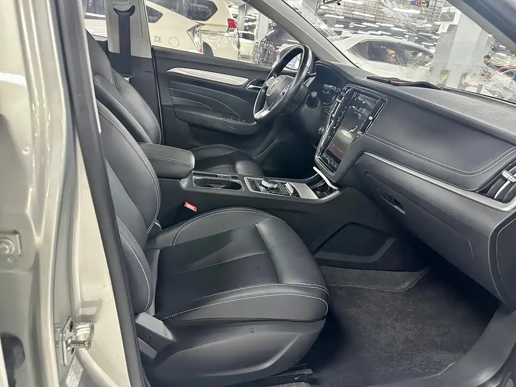 Roewe i6 New Energy — миниатюра 9