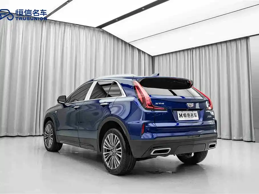 CADILLAC XT4