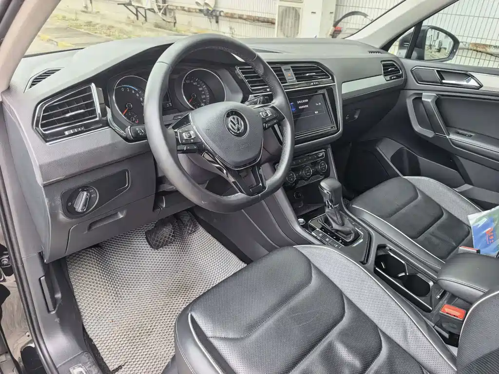 Volkswagen Tiguan L PHEV — миниатюра 5