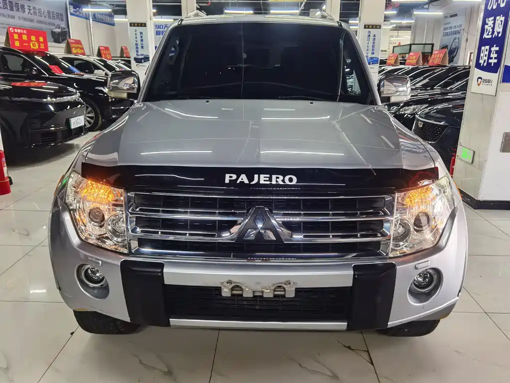 Mitsubishi V93 2011 3.0L AT