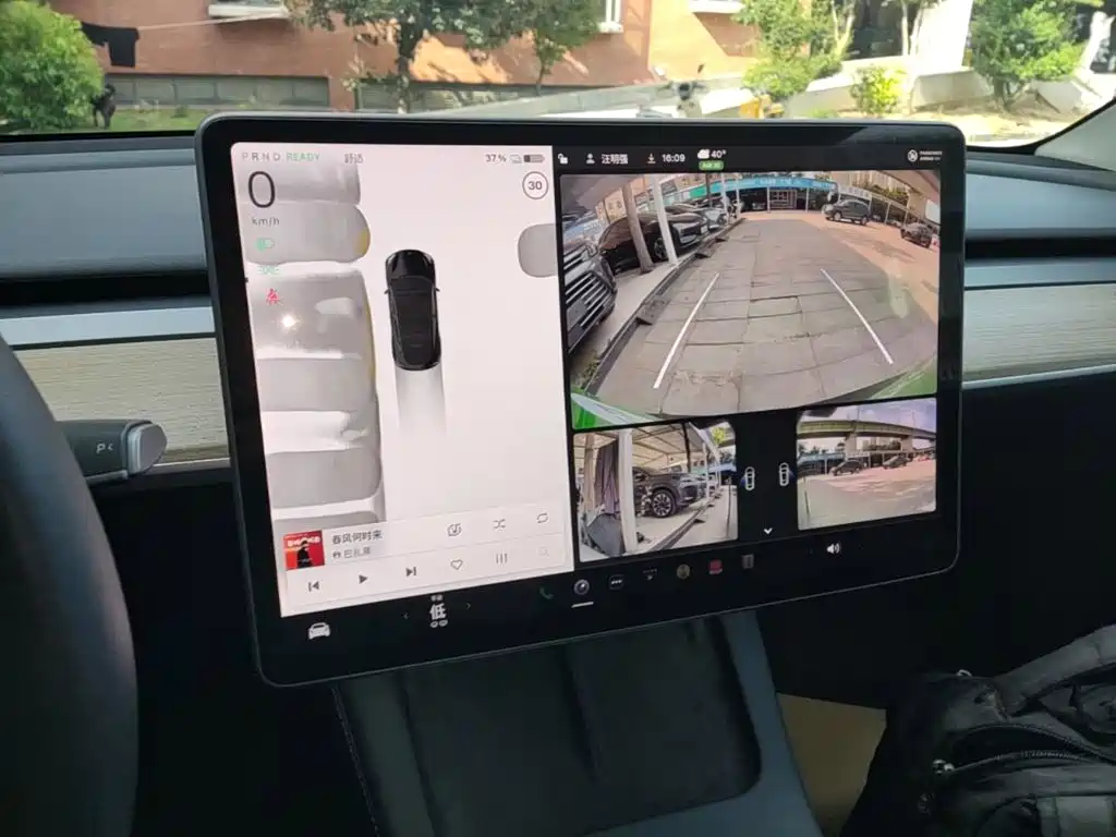 Tesla Model Y — миниатюра 13