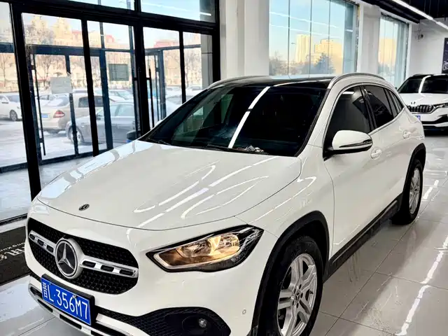 MERCEDES-BENZ GLA