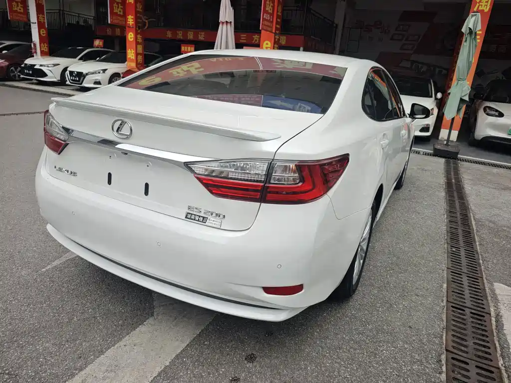 Lexus ES — миниатюра 6