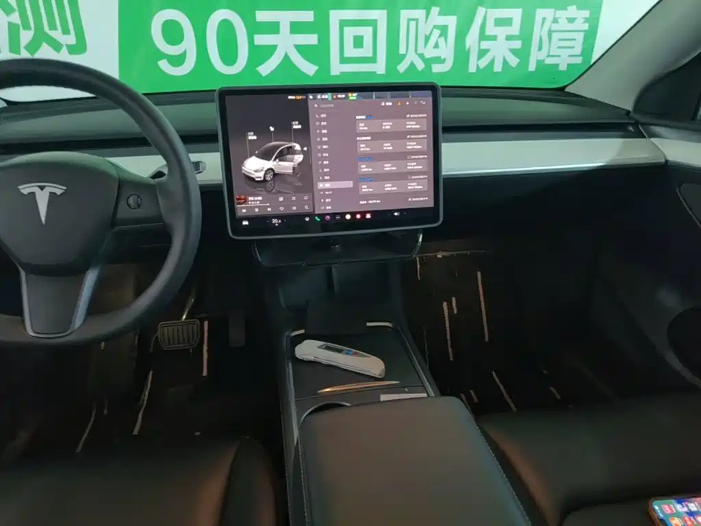 Tesla Model Y — миниатюра 13
