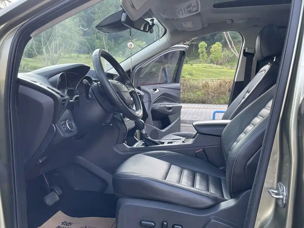 Ford Kuga — миниатюра 8