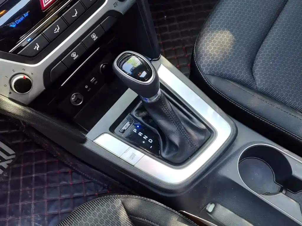 Hyundai Elantra — миниатюра 14