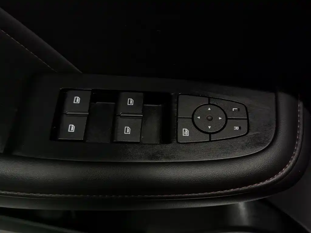 Roewe i5 — миниатюра 9