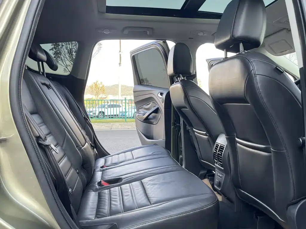 Ford Kuga — миниатюра 10