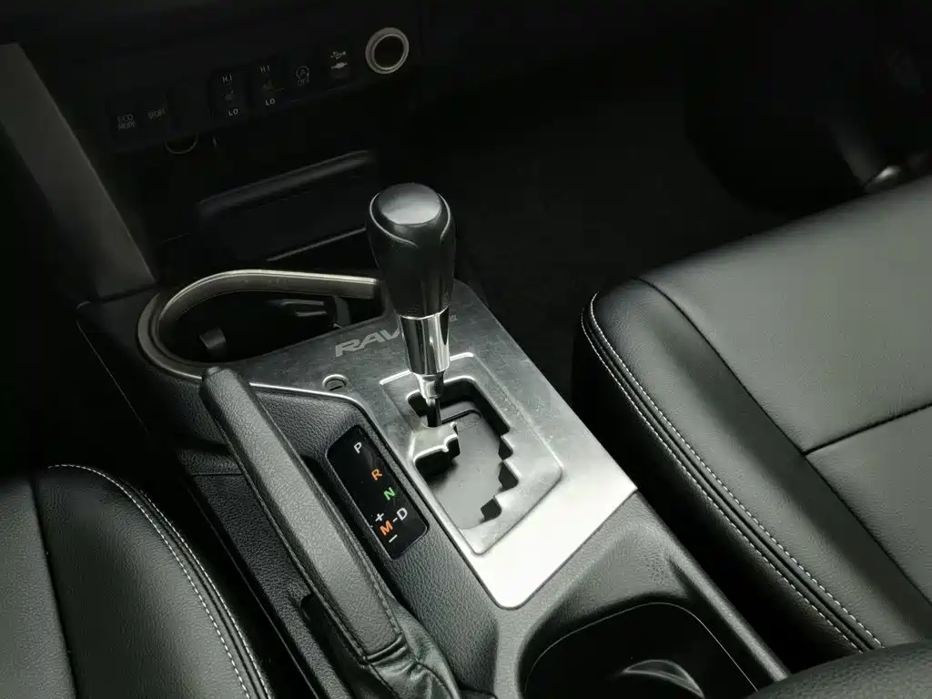 Toyota RAV4 — миниатюра 13