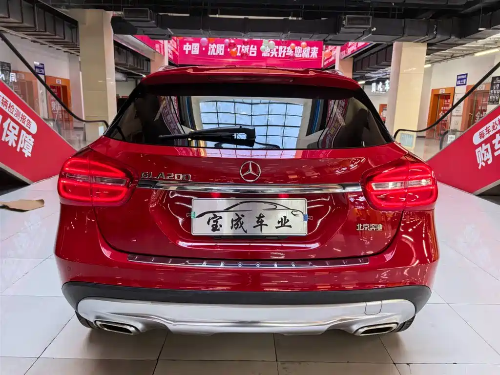 MERCEDES-BENZ GLA