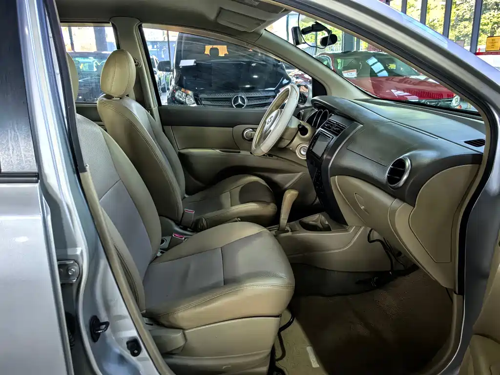 Nissan Livina — миниатюра 9