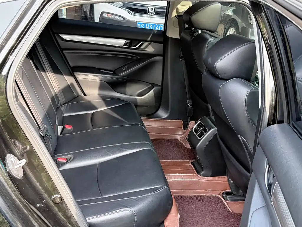Honda Accord — миниатюра 11