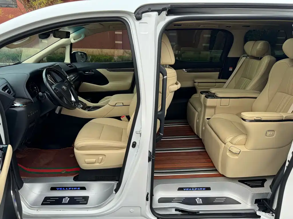 Toyota Vellfire — миниатюра 7