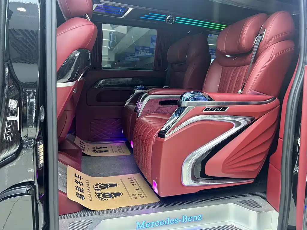 Mercedes-Benz Vito 2023 2.0T 7 мест