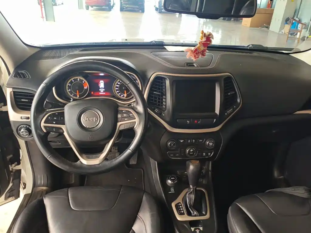 Jeep Cherokee — миниатюра 10