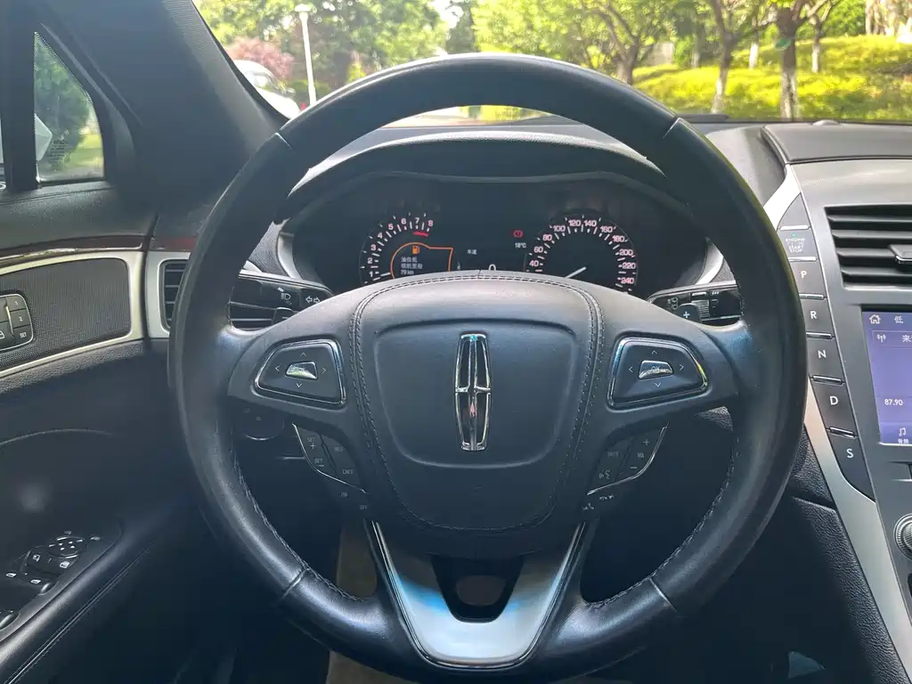 Lincoln MKZ — миниатюра 4