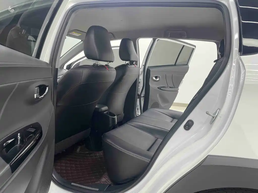 Toyota Yaris L — миниатюра 4