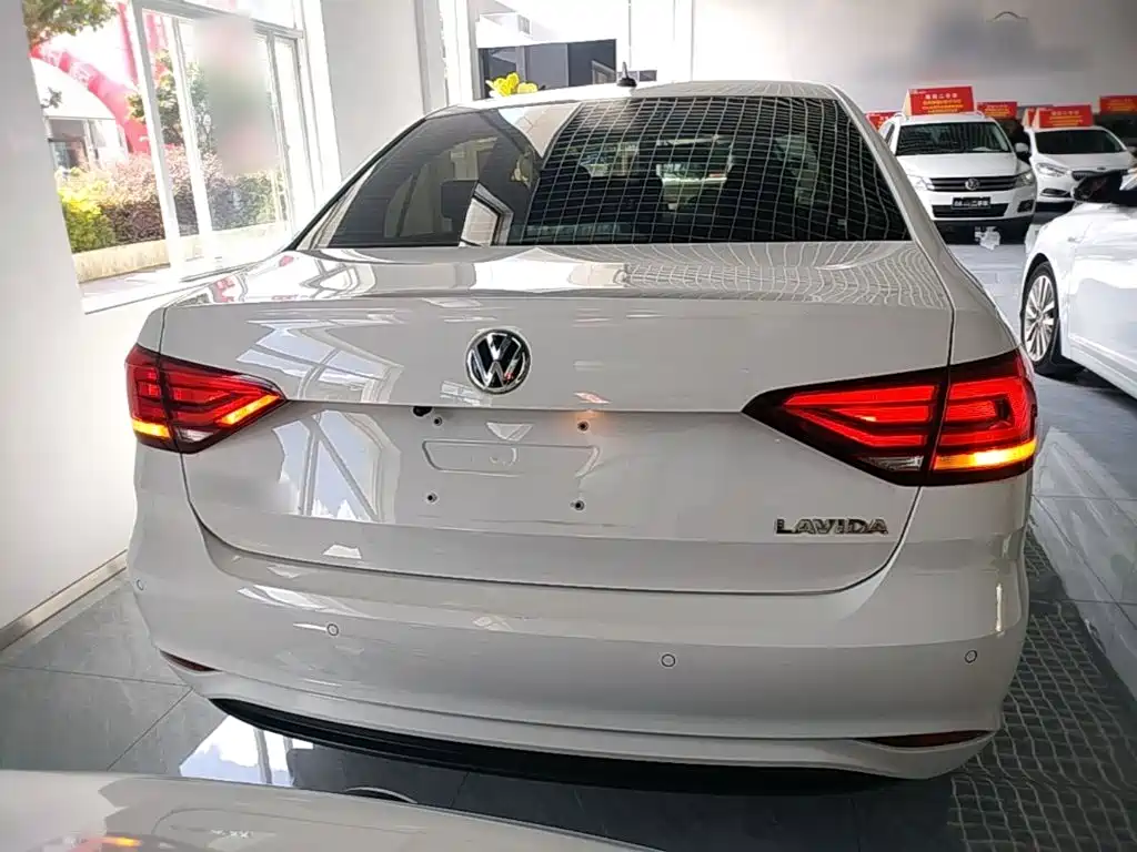 Volkswagen Lavida — миниатюра 6