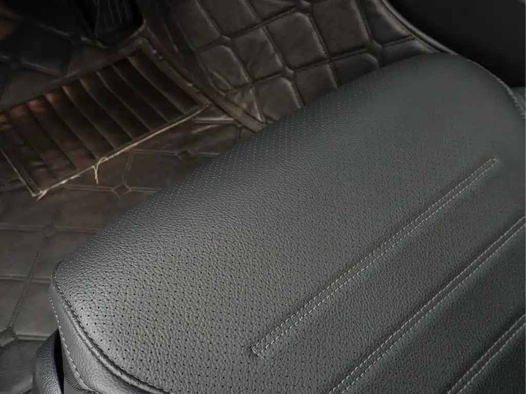 Mercedes-Benz C-Class — миниатюра 12