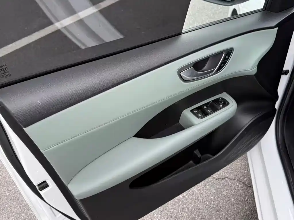 Roewe Young Wai D6 — миниатюра 6