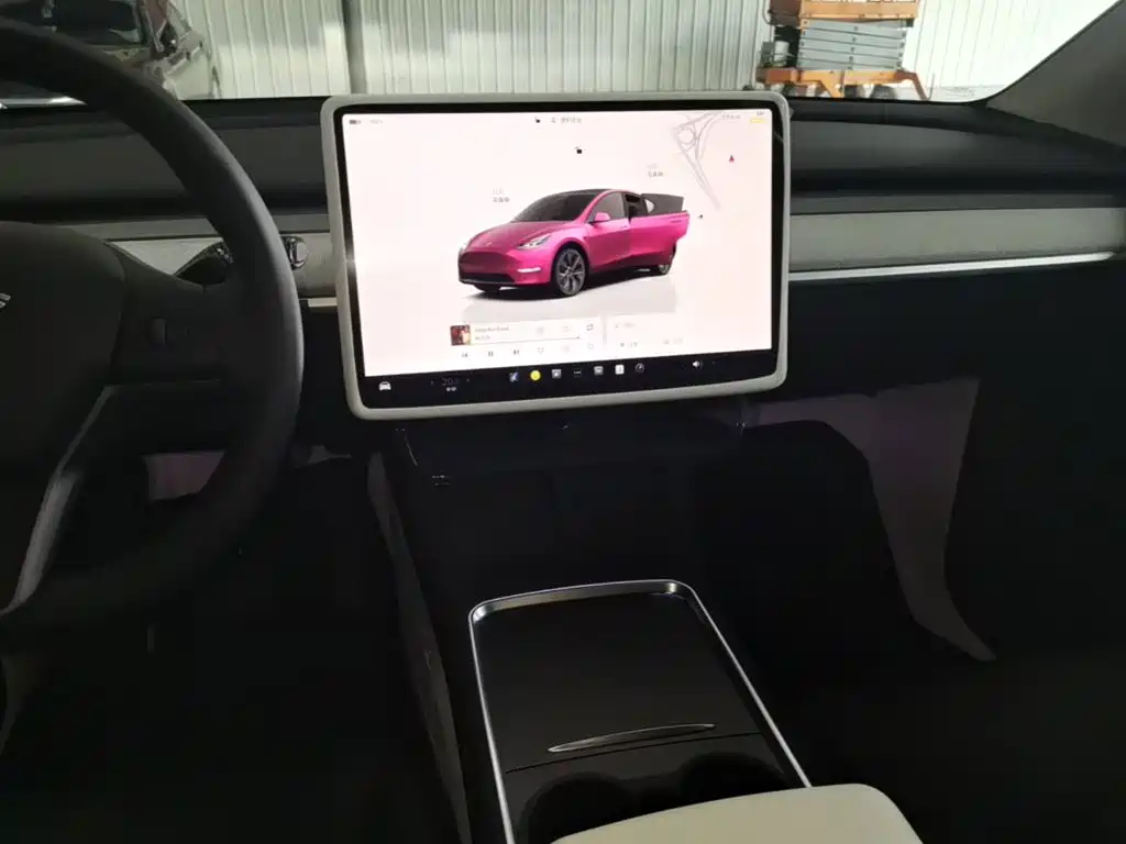 Tesla Model Y — миниатюра 13