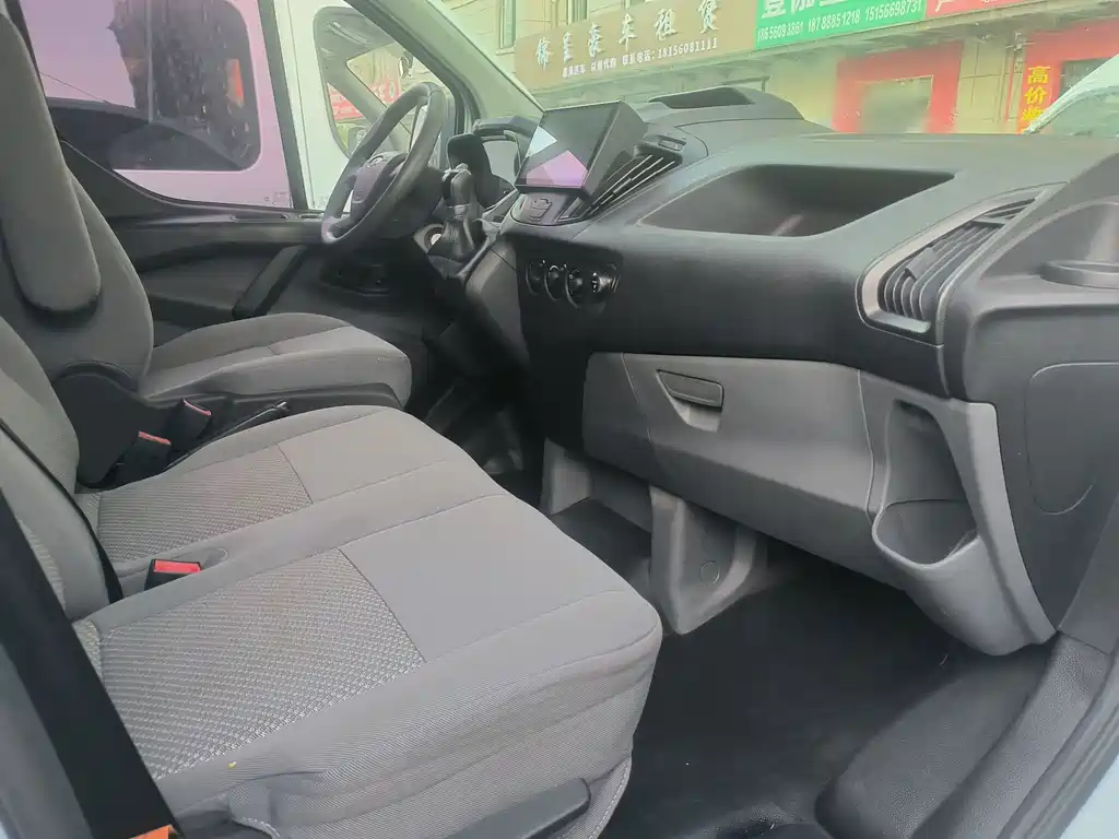 Ford Transit — миниатюра 4