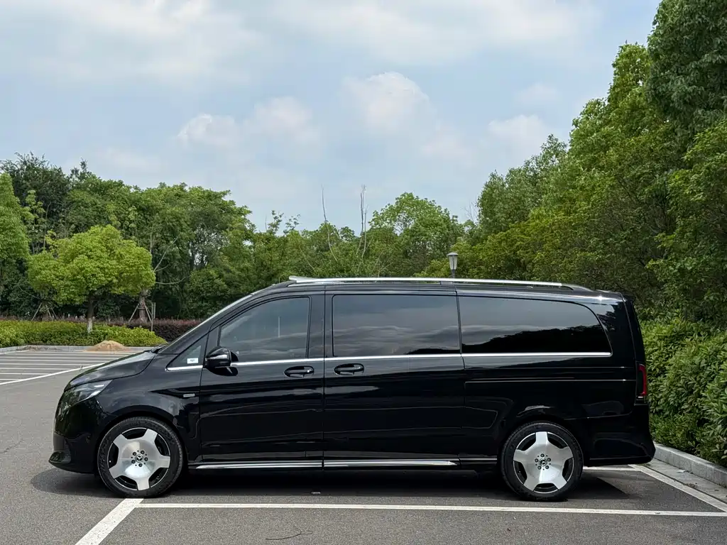 Mercedes-Benz V-Class V 2024 V 300 L Luxury