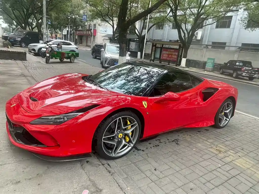 FERRARI F8