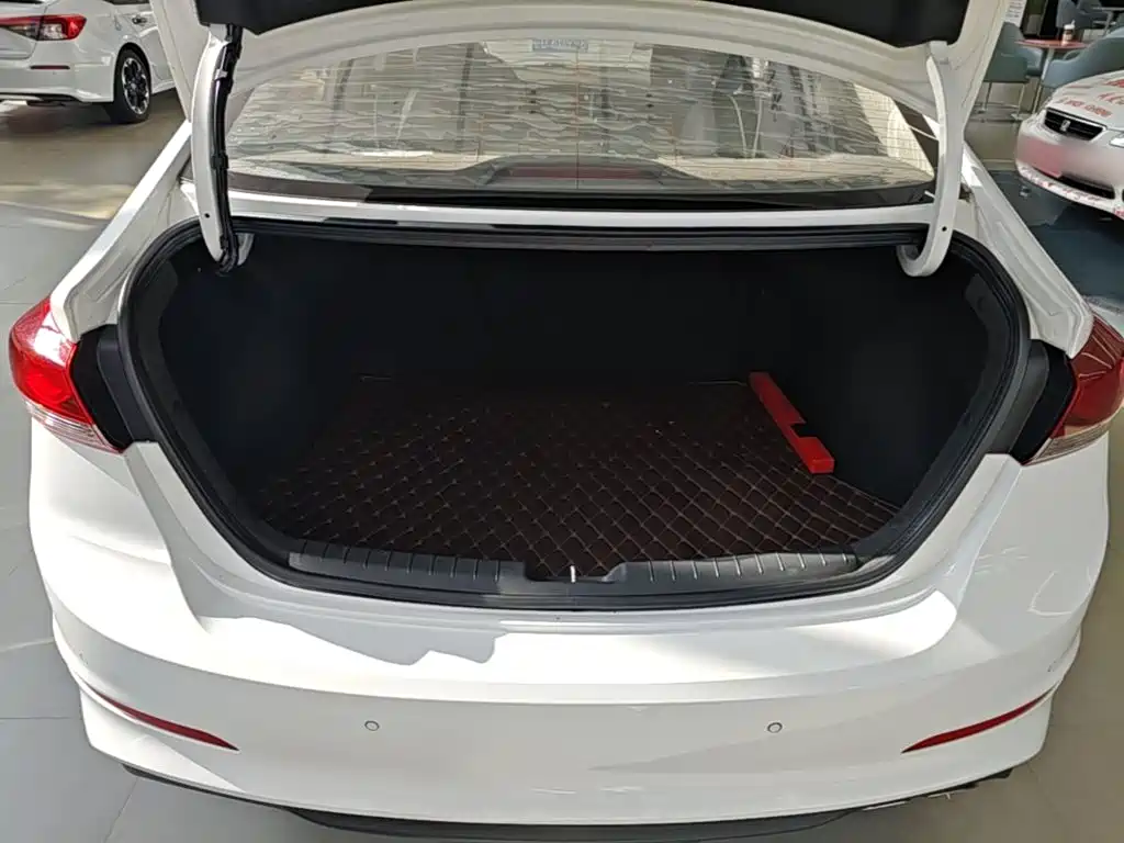 Hyundai Elantra — миниатюра 19