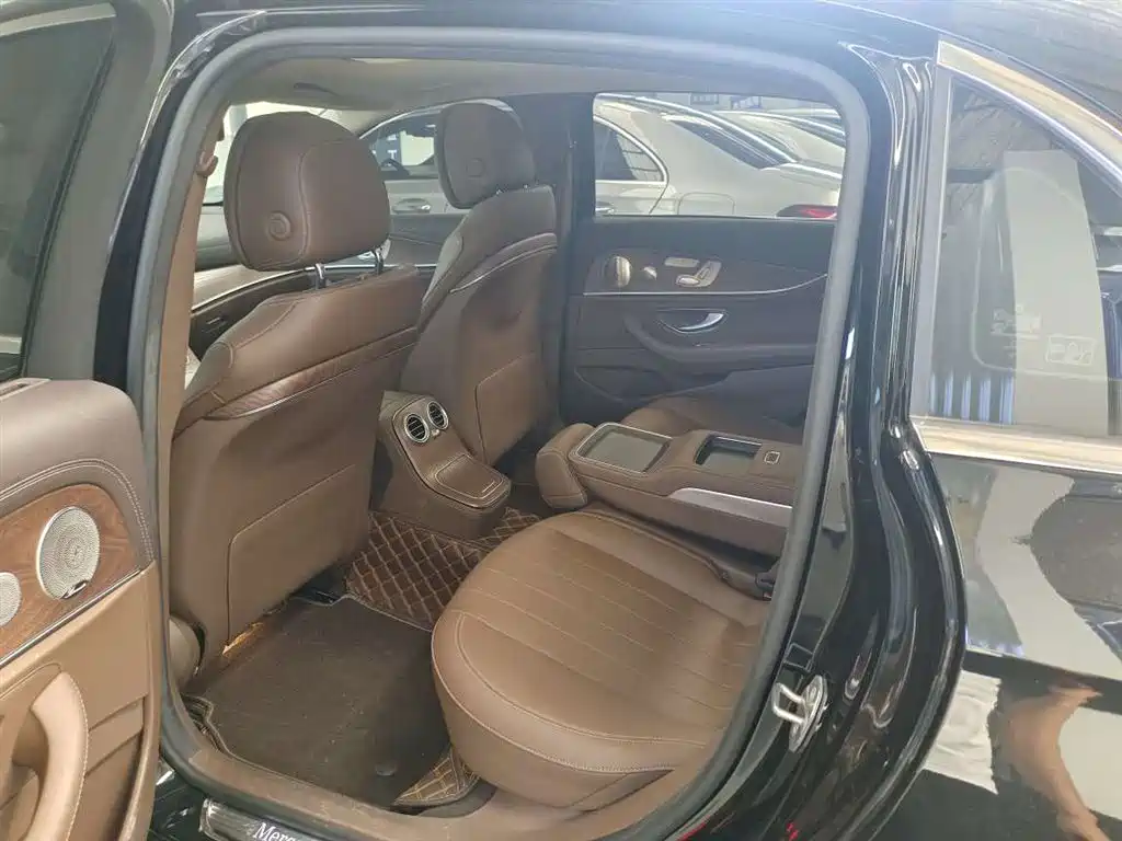 Mercedes-Benz E-Class — миниатюра 7