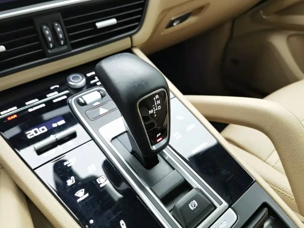 Porsche Cayenne Hybrid — миниатюра 13