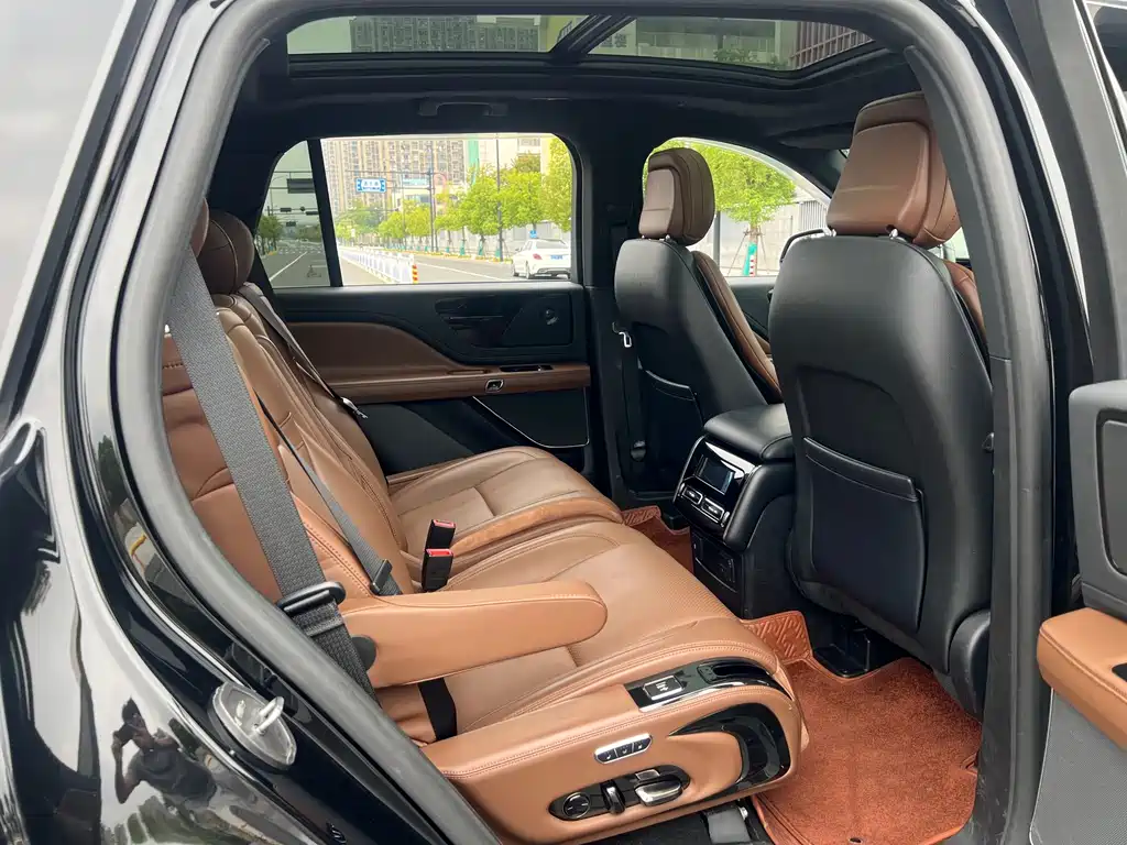 Lincoln Aviator — миниатюра 17