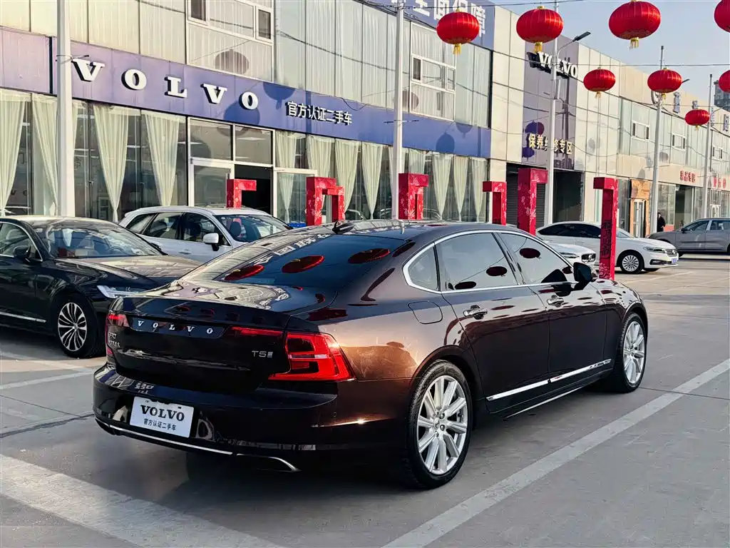 VOLVO S90