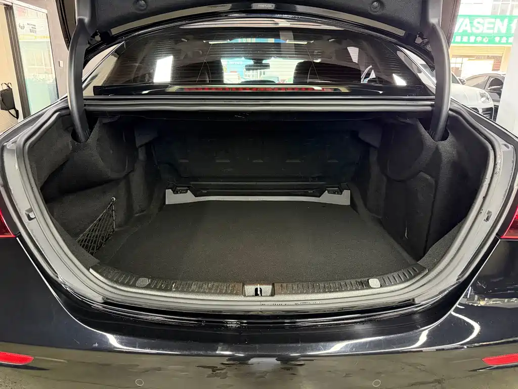 Mercedes-Benz E-Class — миниатюра 23