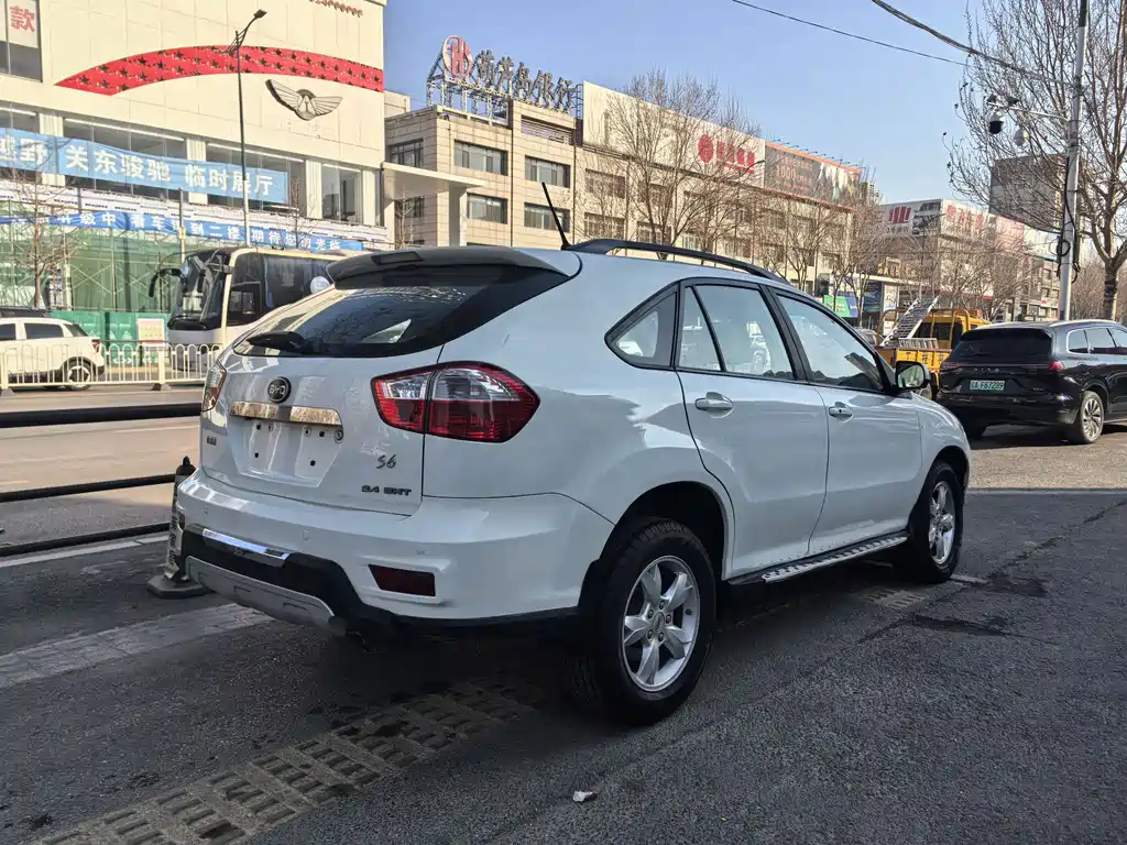 BYD S6 2013 2.4L MT Luxury 5 мест