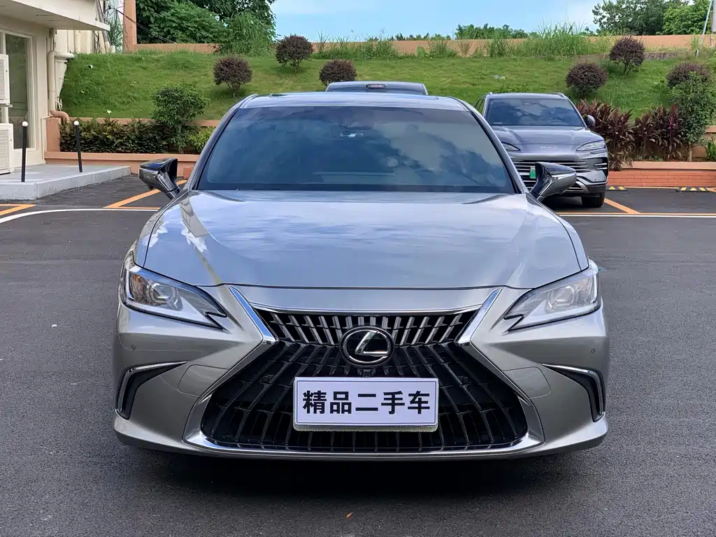 Lexus ES 2023 200