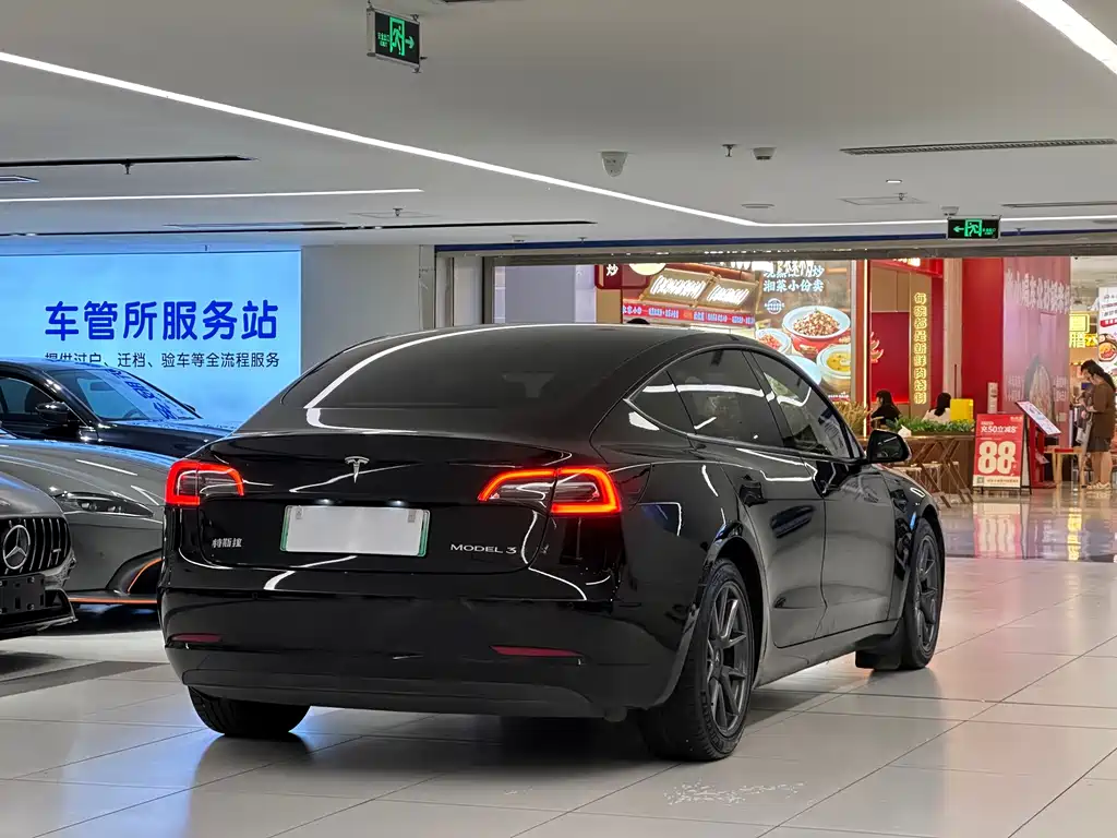 Tesla Model 3 — миниатюра 7