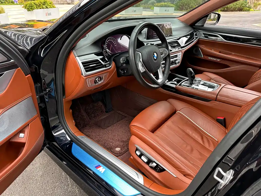 BMW 7 Series — миниатюра 33