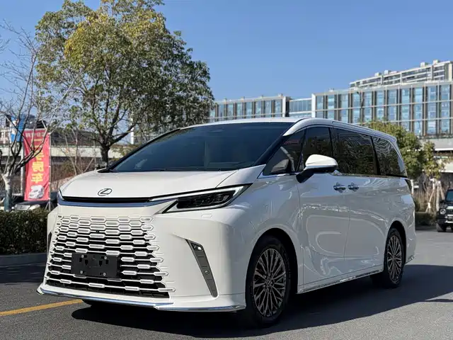LEXUS LM 2023
