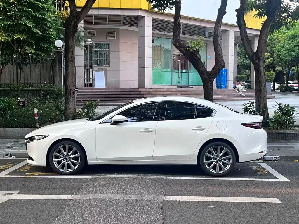 Mazda 3 Axela — миниатюра 17