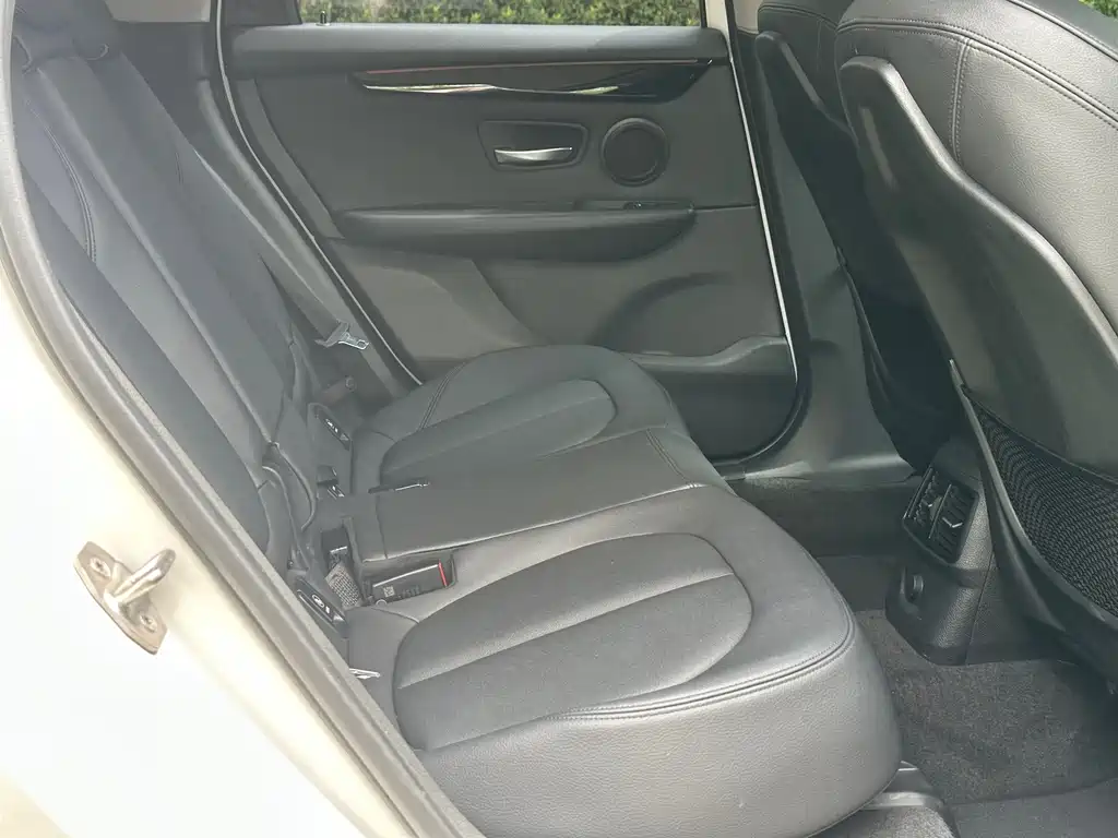 BMW 2 Series Active Tourer — миниатюра 6