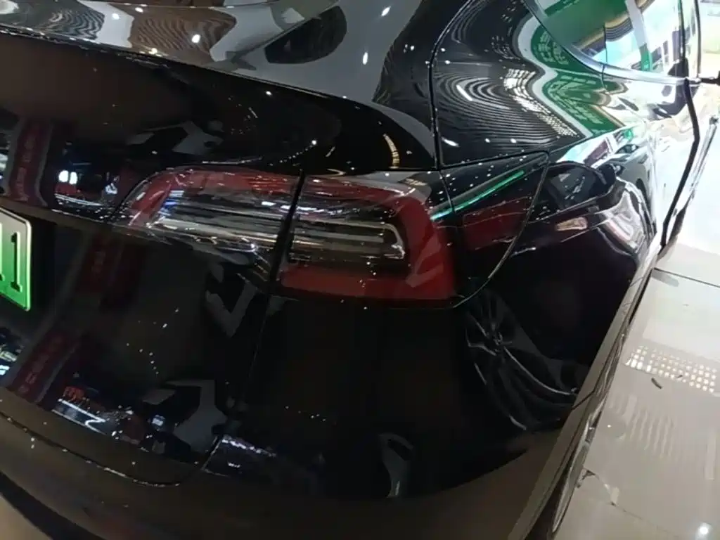 Tesla Model Y — миниатюра 8