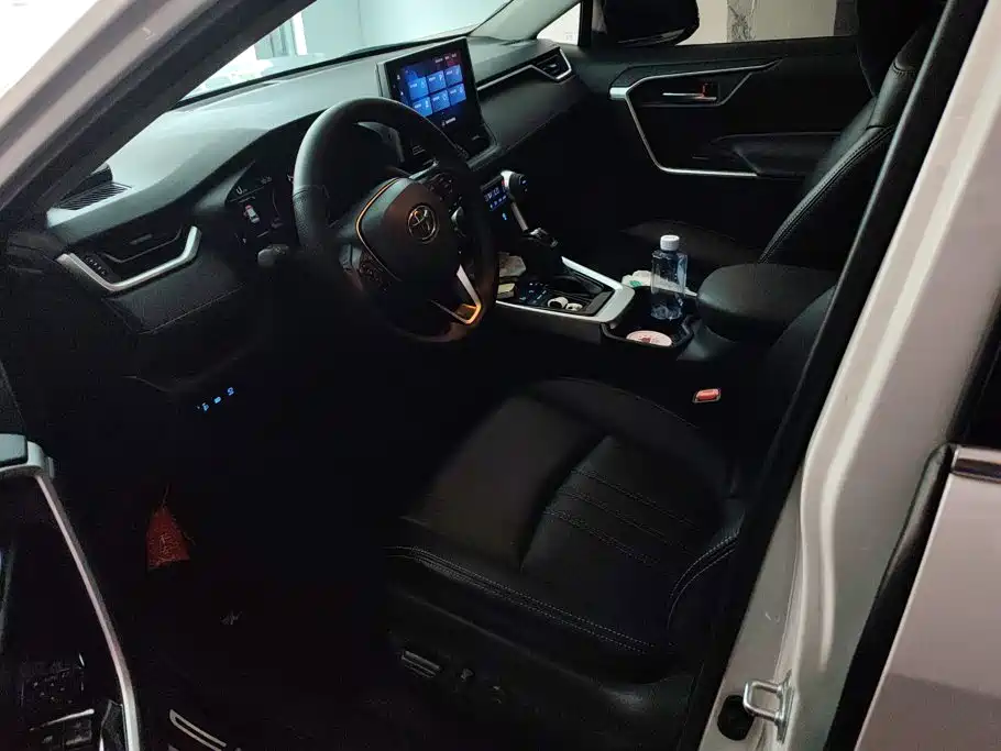 Toyota RAV4 — миниатюра 9